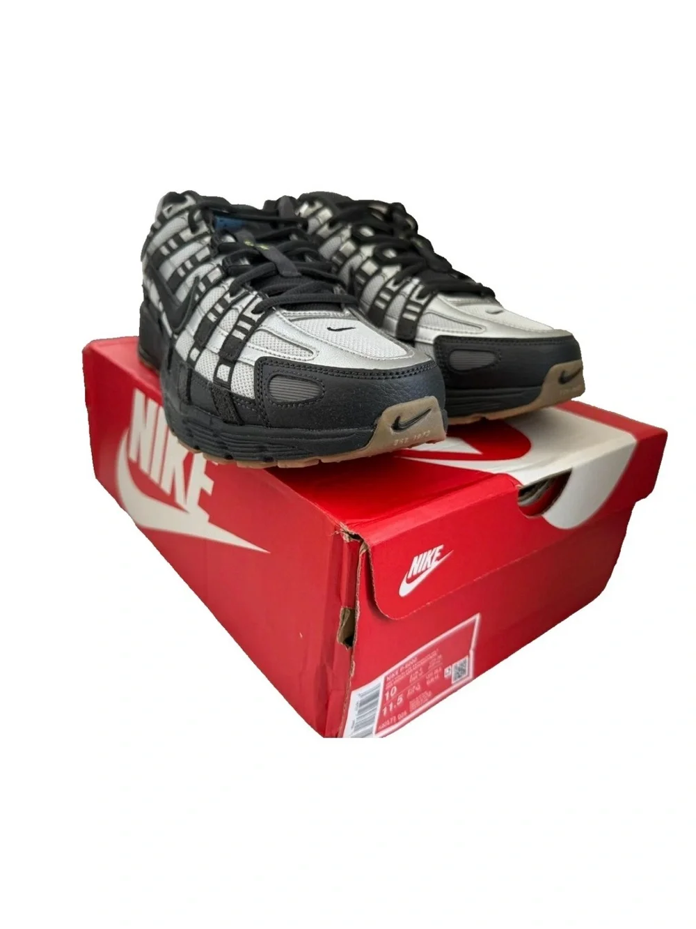 Nike Men’s Black and White Lace-Up Sneaker